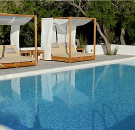 7 bed villa with pool near Akrotiri, Santorini, sleeps 14